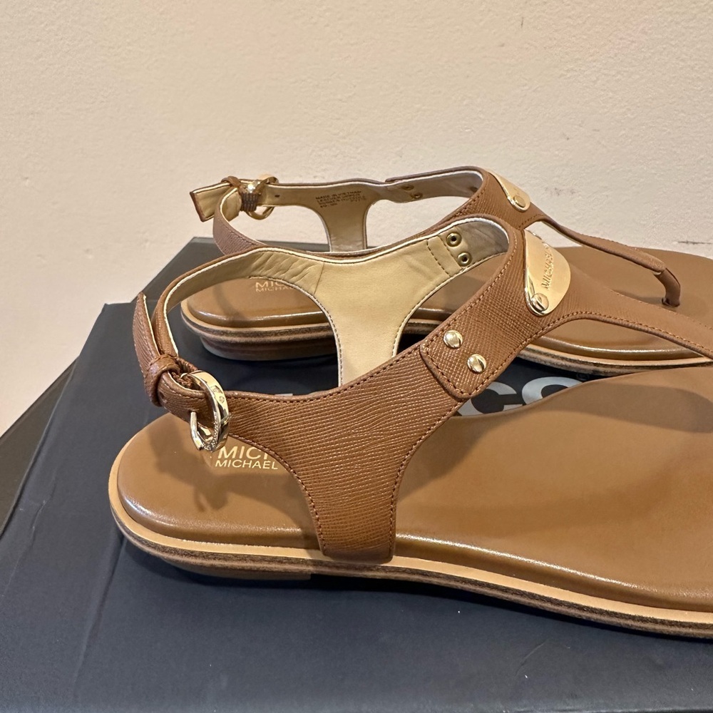 Michael Kors Brown Leather Sandals with Thong Design - Picture 6 of 7